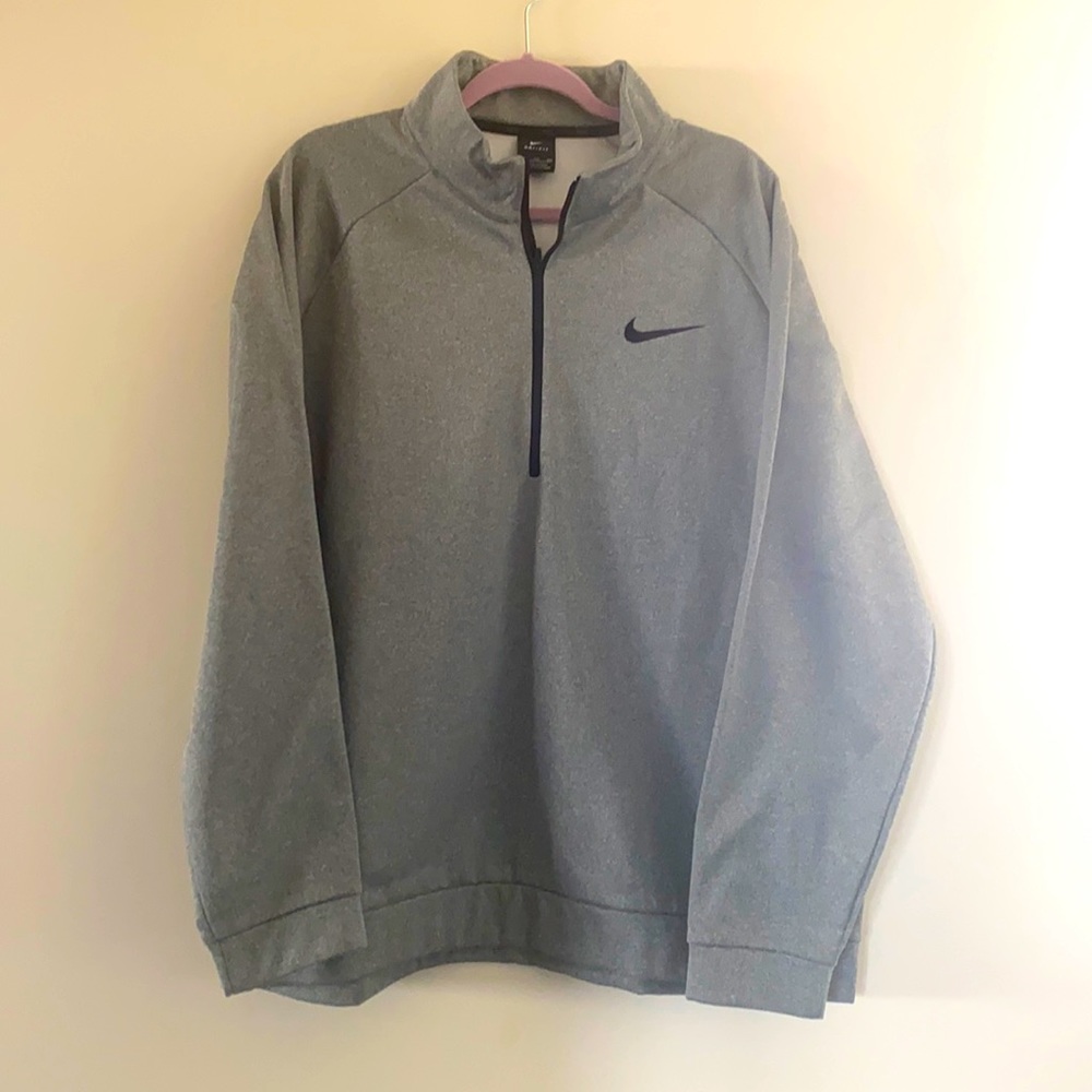 Like new XXL men’s Nike Dri-Fit long sleeve sweater.